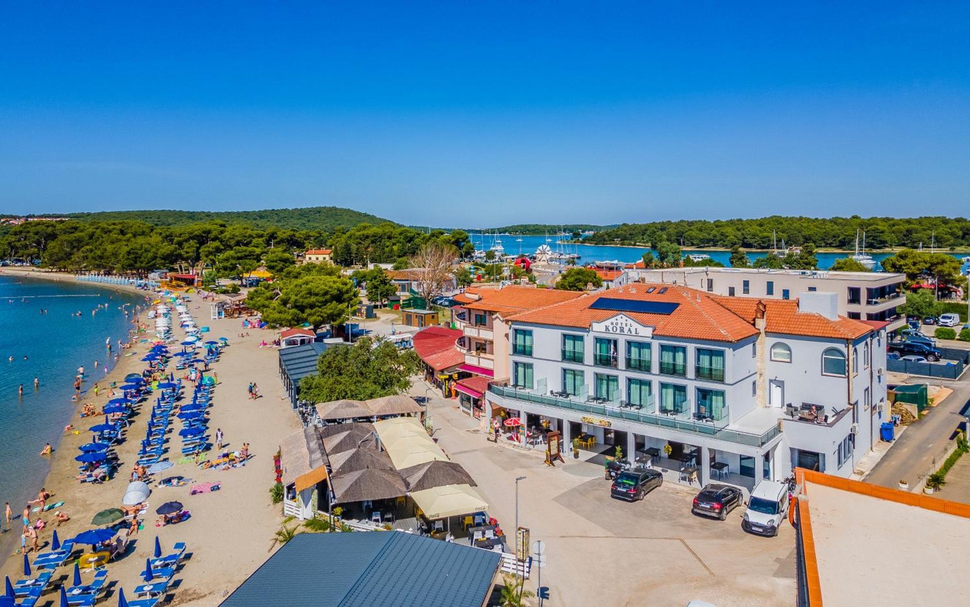 Hotel Koral Medulin Bagian luar foto